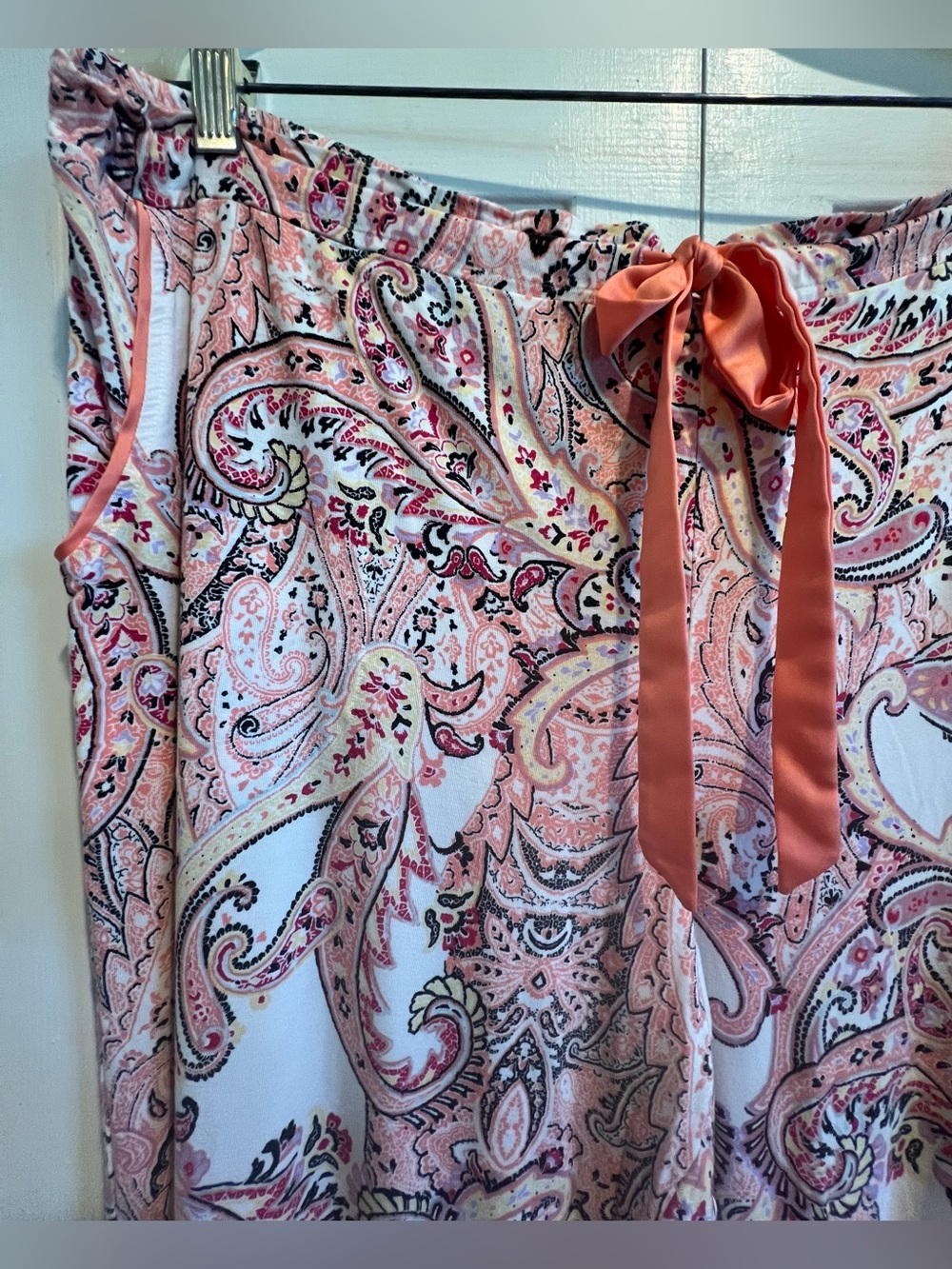 2 Pc PJ Set🍑SOMA Peach Paisley Sleep Pants & Black V-Neck Top - Picture 5 of 12